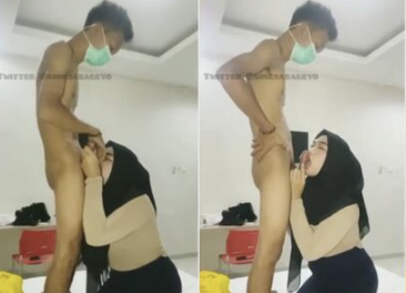 Bokep Viral Hijab Binal nyepong kontol brondong